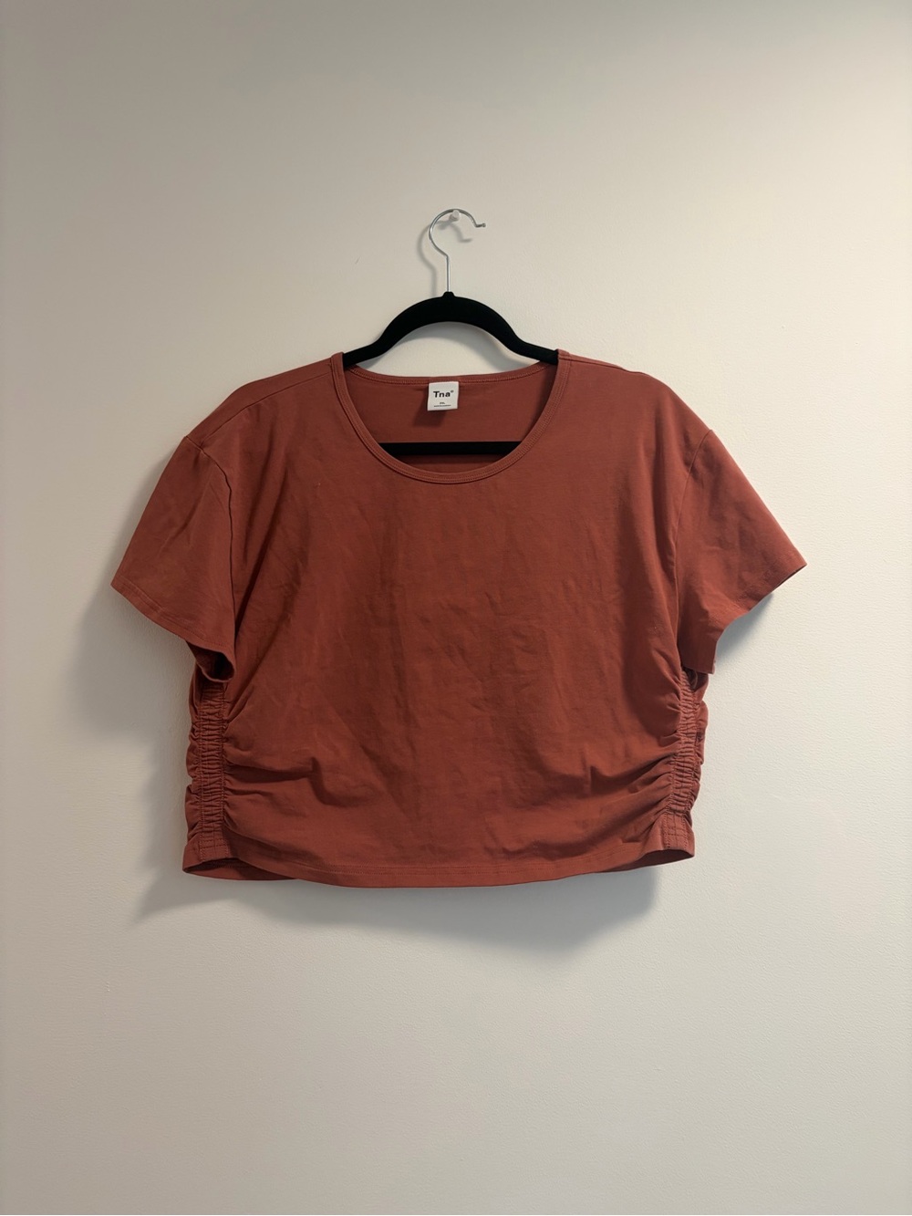 TNA Rusty Clay Ruched-Side Crop Tee